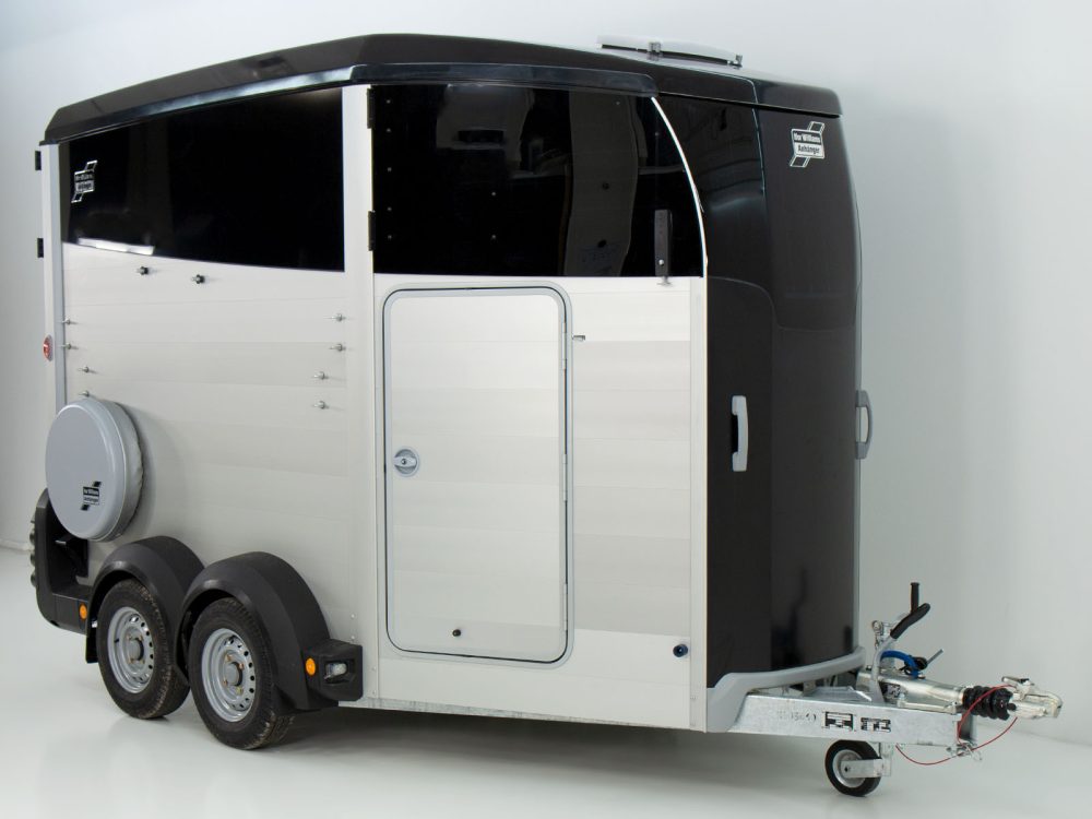 Pferdeanhänger Ifor Williams HBX 506|Sattelkammer|neues Modell | schwarz-Neu