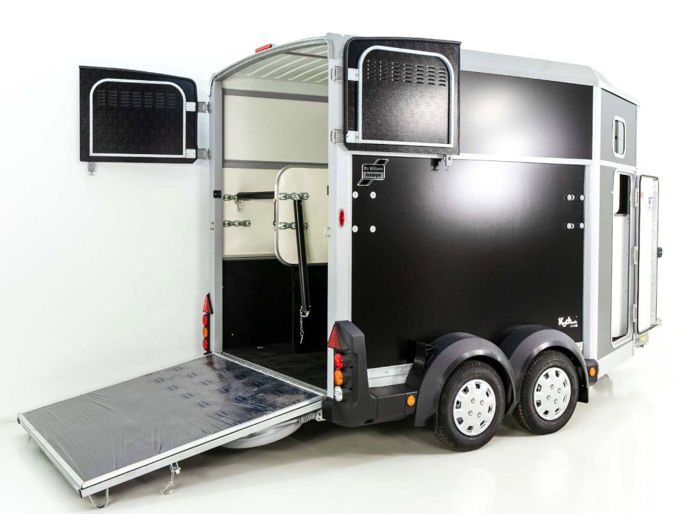 Pferdeanhänger Ifor Williams HB511|Sattelkammer|schwarz-Neu