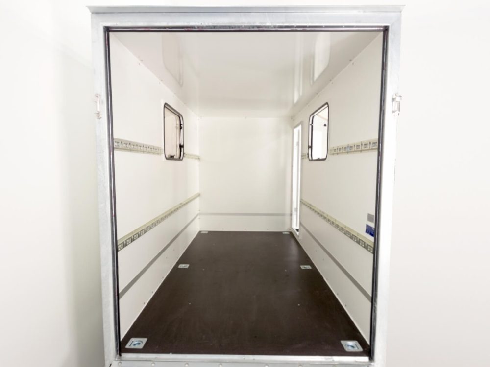 Kofferanhänger BK 146x304cm Höhe:180 1,3t|Rampe|Tür|2 Fenster-Neu – Bild 5