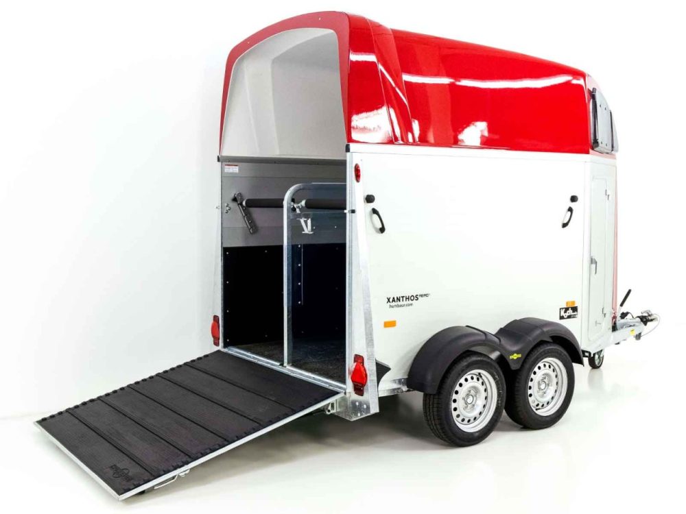 Humbaur Pferdeanhänger XANTHOS AERO 2400|rot|Sattelkammer-Neu – Bild 3
