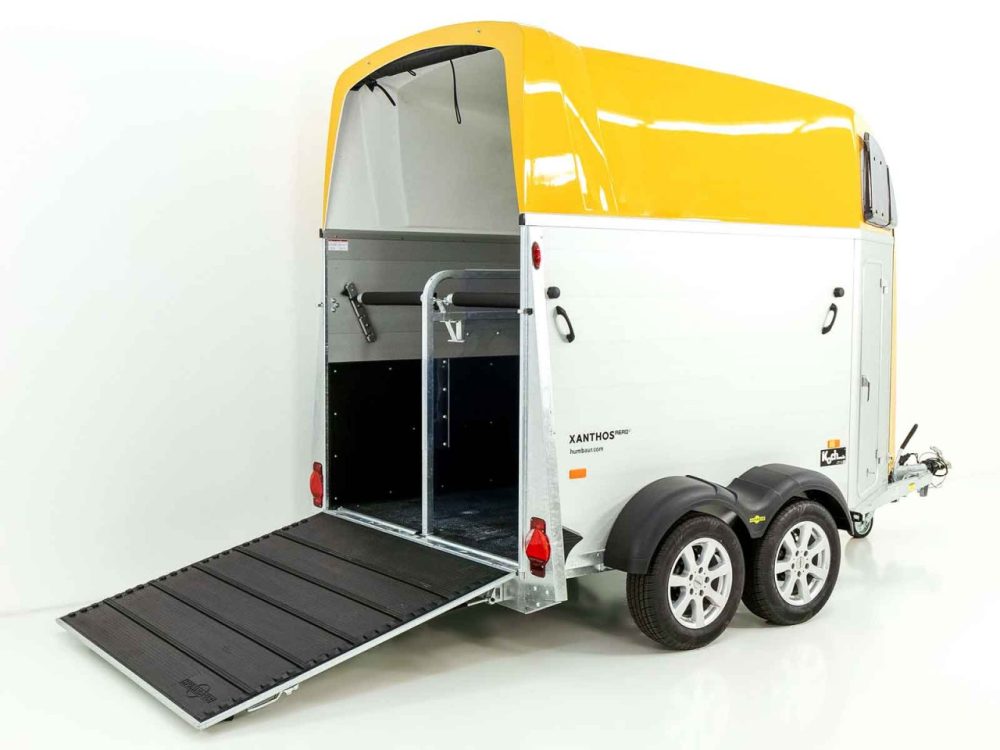 Humbaur Pferdeanhänger XANTHOS AERO 2400|gelb|Sattelkammer|Alufelgen-Neu – Bild 3