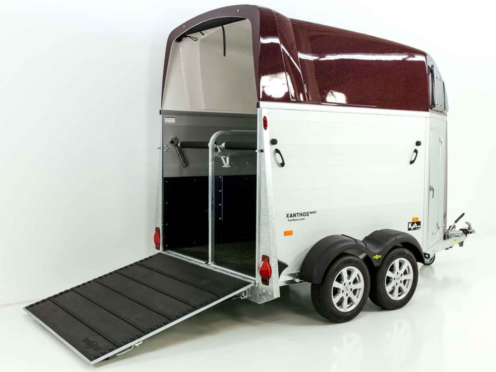 Humbaur Pferdeanhänger XANTHOS AERO 2400|purple red|Sattelkammer|Alufelgen-Neu – Bild 3