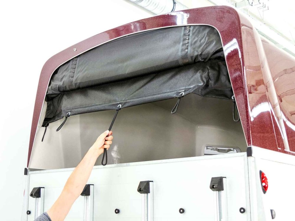 Humbaur Pferdeanhänger XANTHOS AERO 2400|purple red|Sattelkammer|Alufelgen-Neu – Bild 6